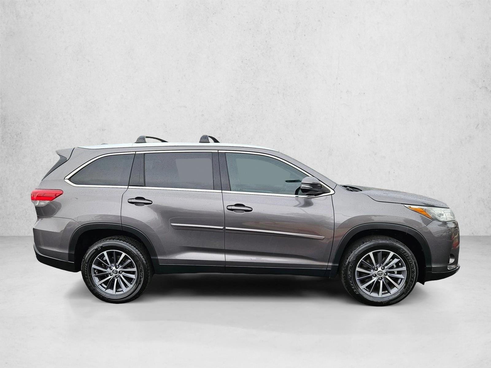 2019 Toyota Highlander XLE photo 2