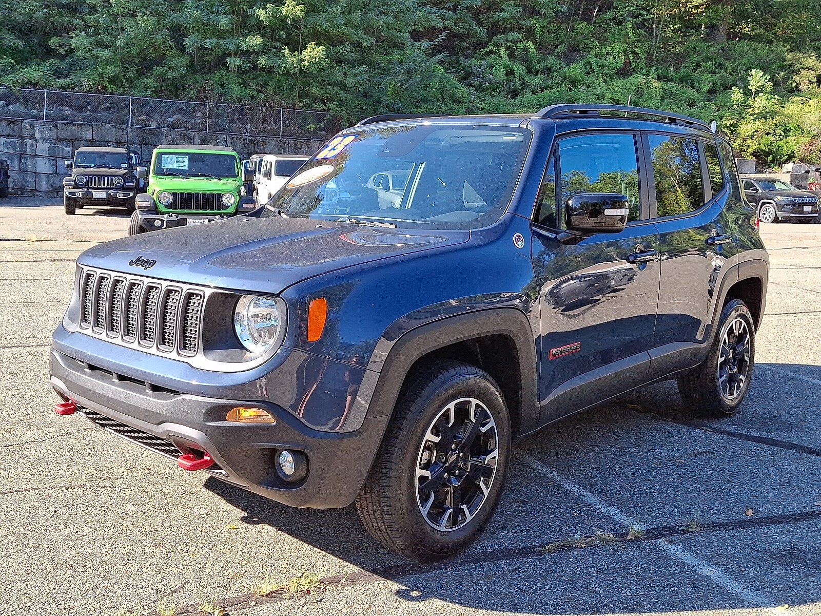 2023 Jeep Renegade Trailhawk photo 3