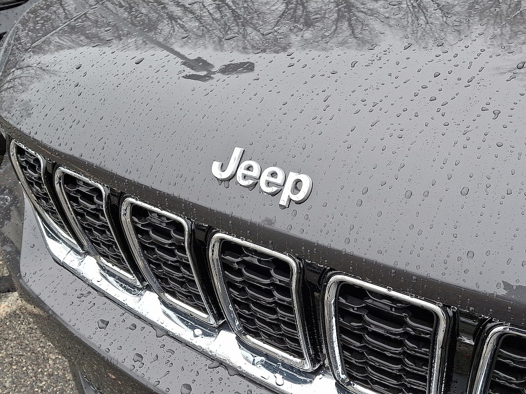 New 2025 Jeep Grand Cherokee Limited 4x4 Sport Utility