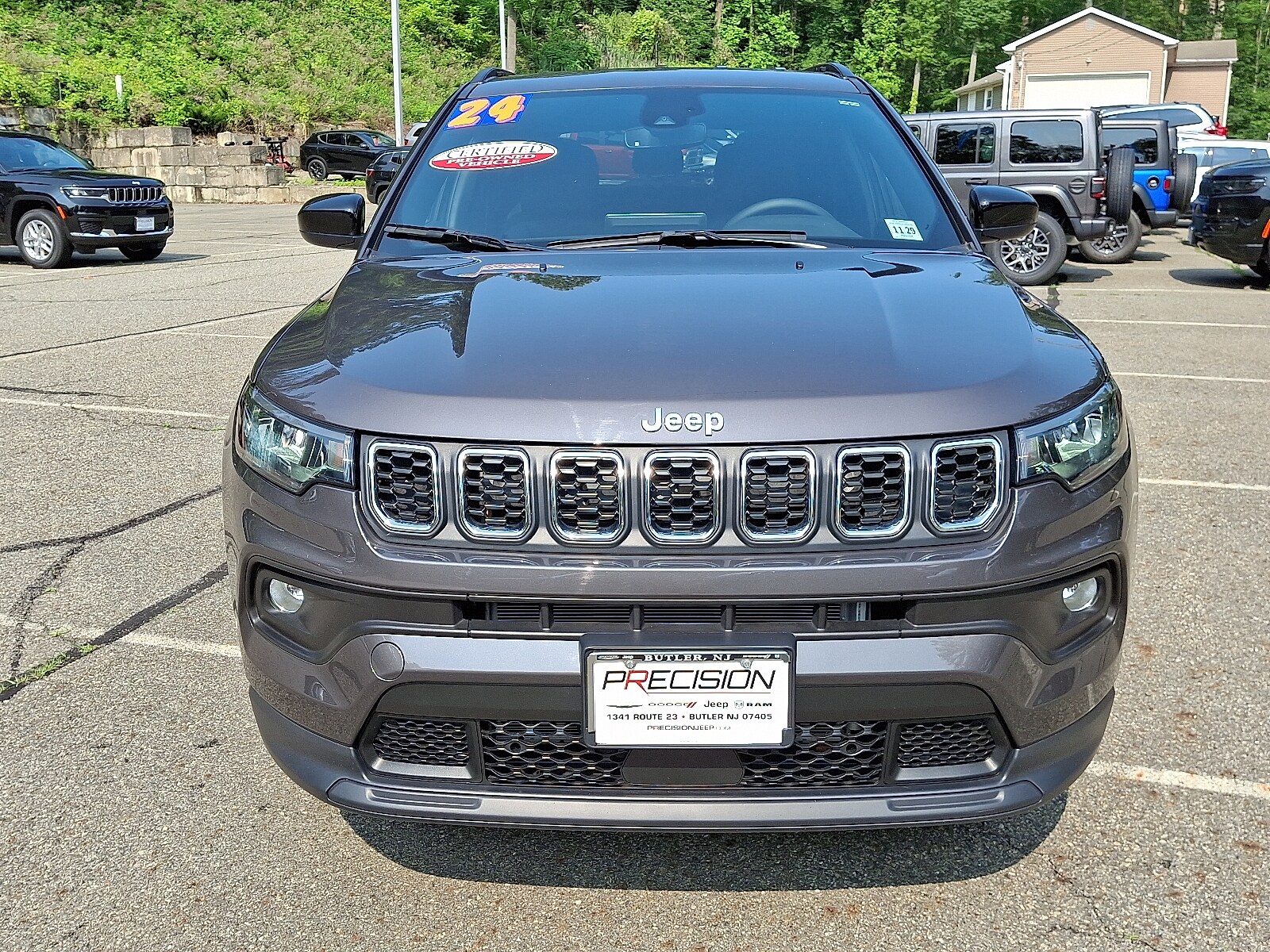 2024 Jeep Compass Latitude photo 2
