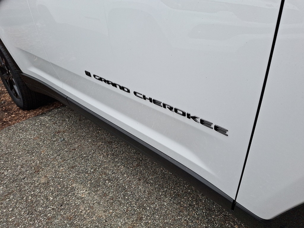 New 2026 Jeep Grand Cherokee Altitude 4x4 Sport Utility