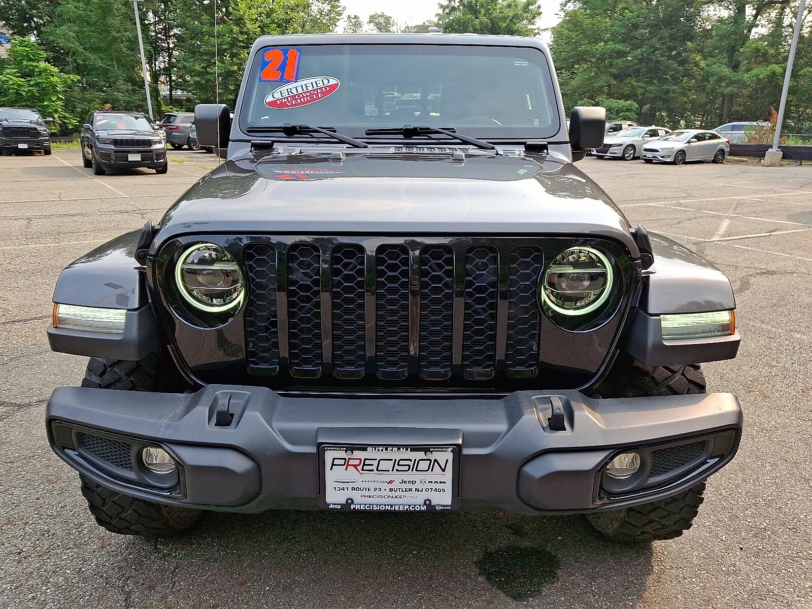 2021 Jeep Gladiator Willys photo 2