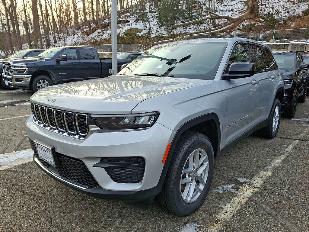New 2025 Jeep Grand Cherokee Laredo X 4x4 Sport Utility