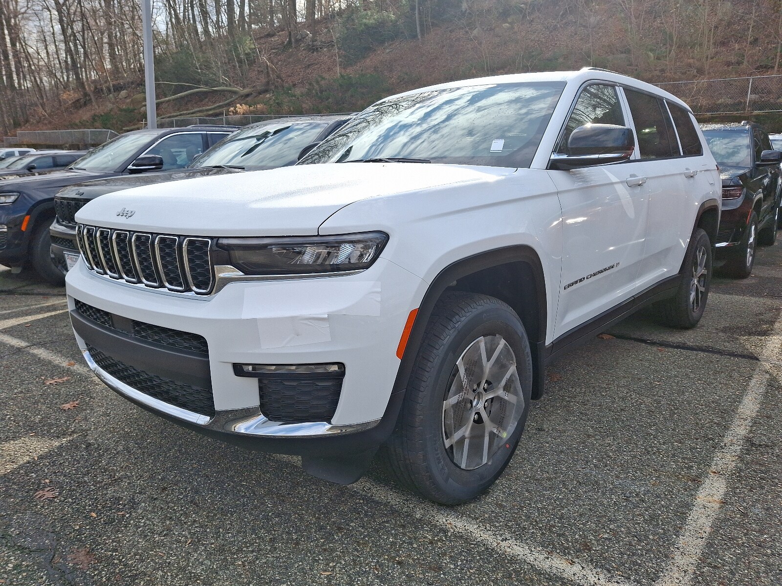 2025 Jeep Grand Cherokee Limited photo 3