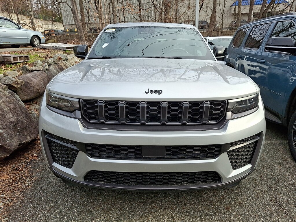 New 2026 Jeep Grand Cherokee Altitude 4x4 Sport Utility