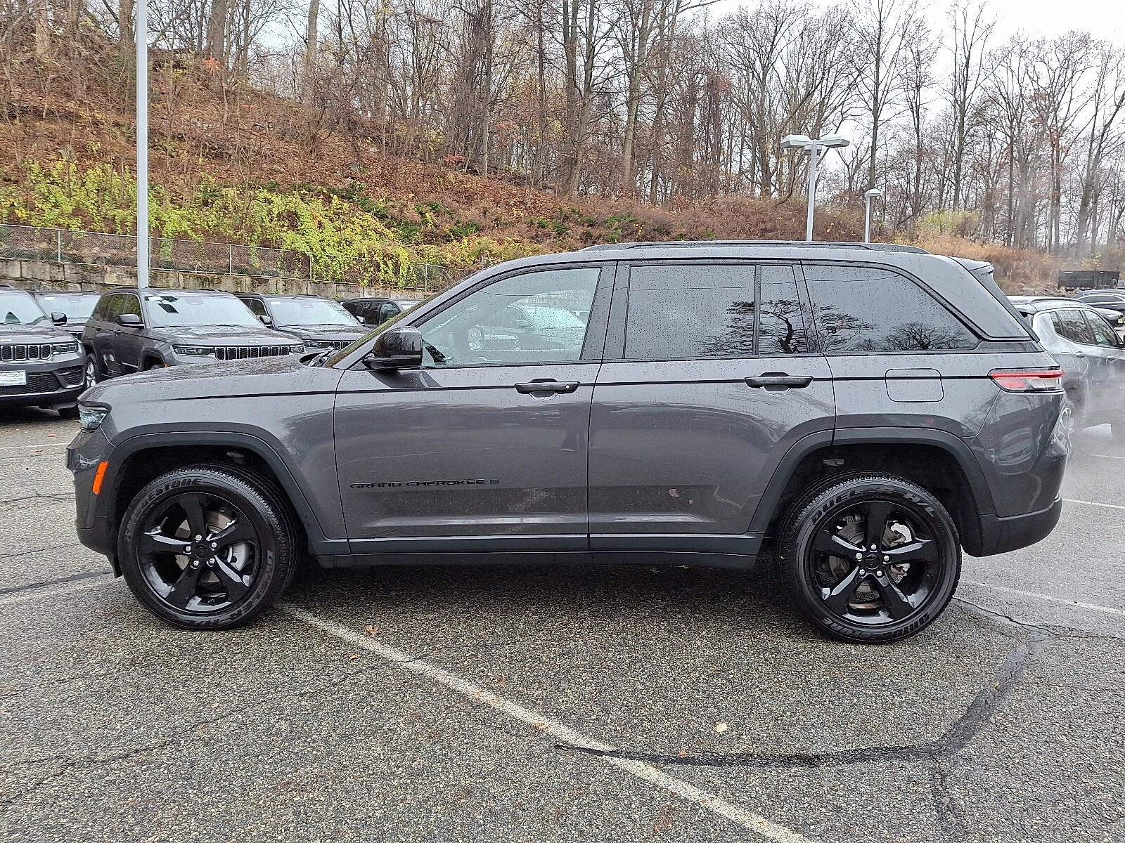 2024 Jeep Grand Cherokee Altitude photo 2
