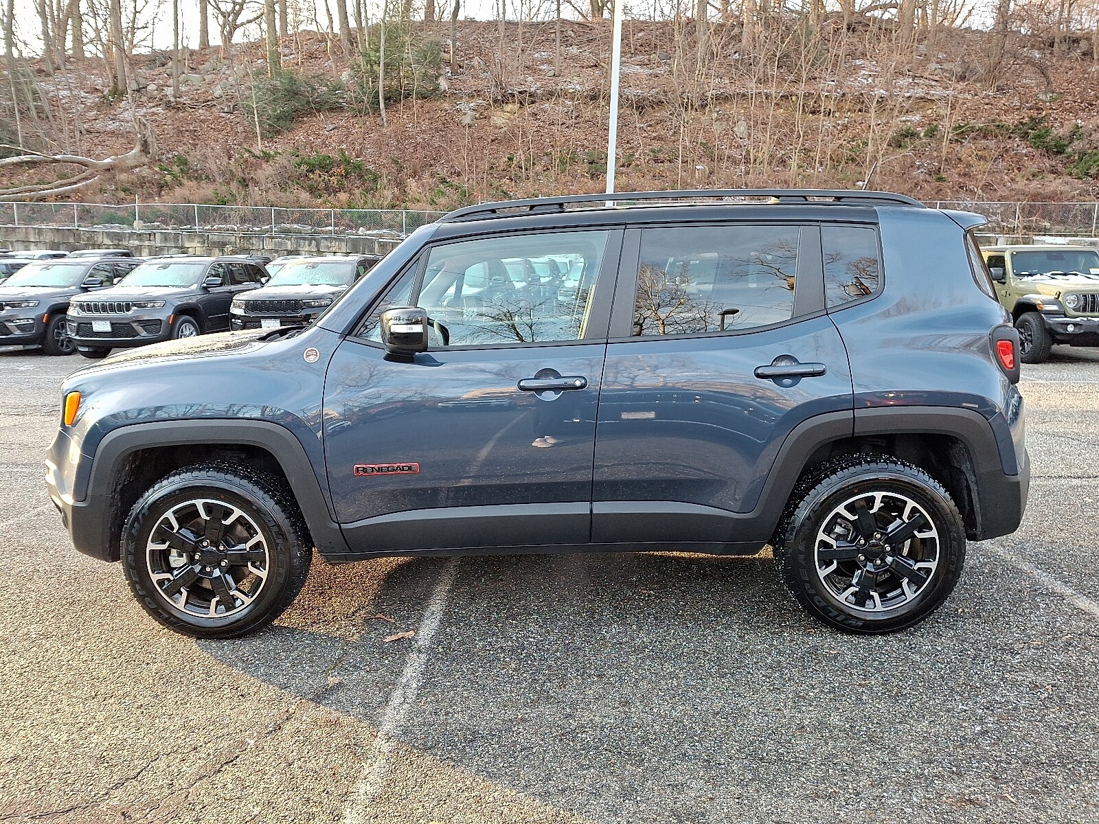 2023 Jeep Renegade Trailhawk photo 2