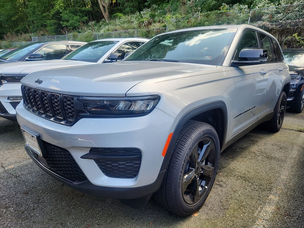 NEW 2023 Jeep Grand Cherokee ALTITUDE 4X4 For Sale Butler NJ