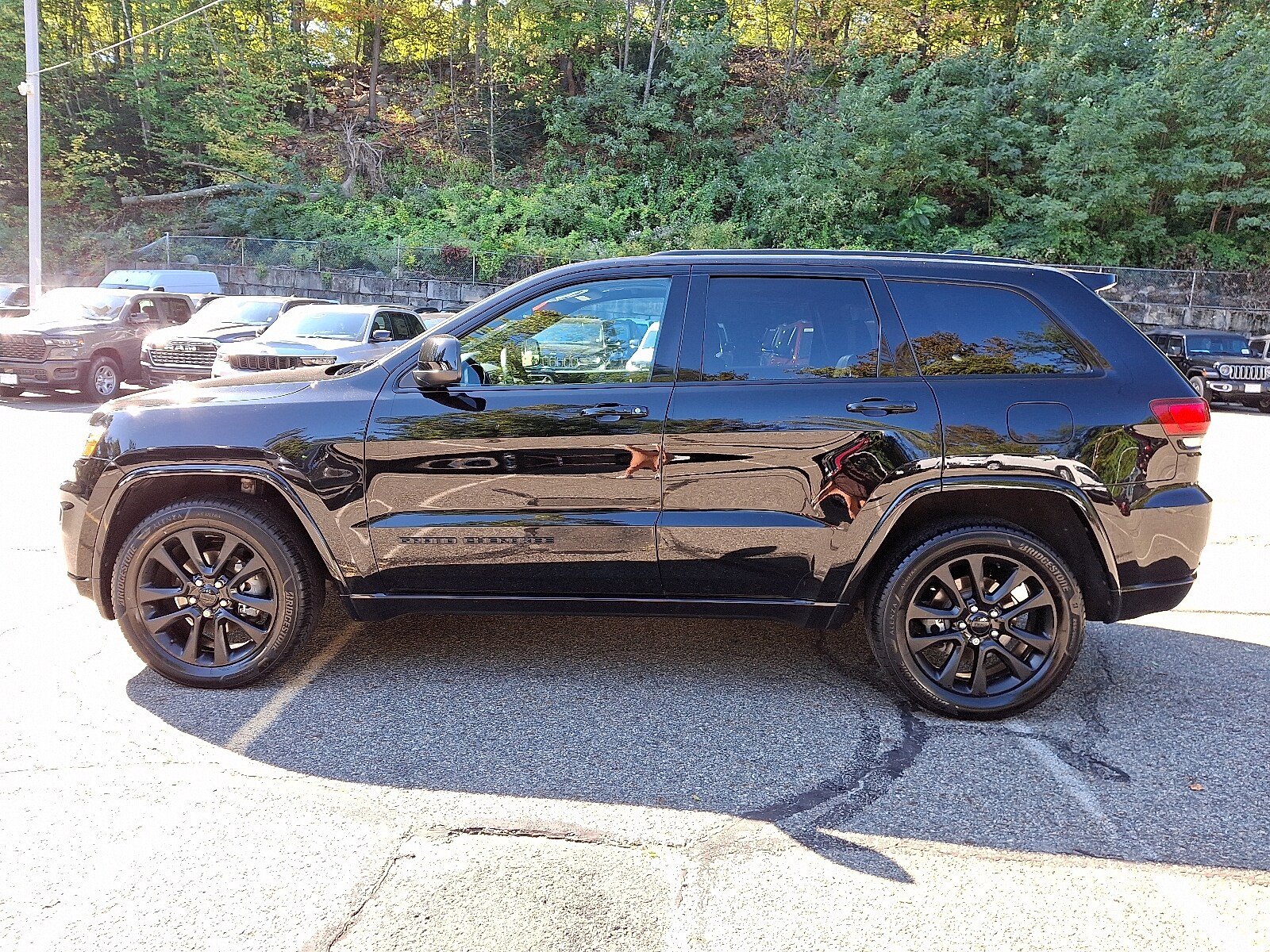 2020 Jeep Grand Cherokee Altitude photo 4