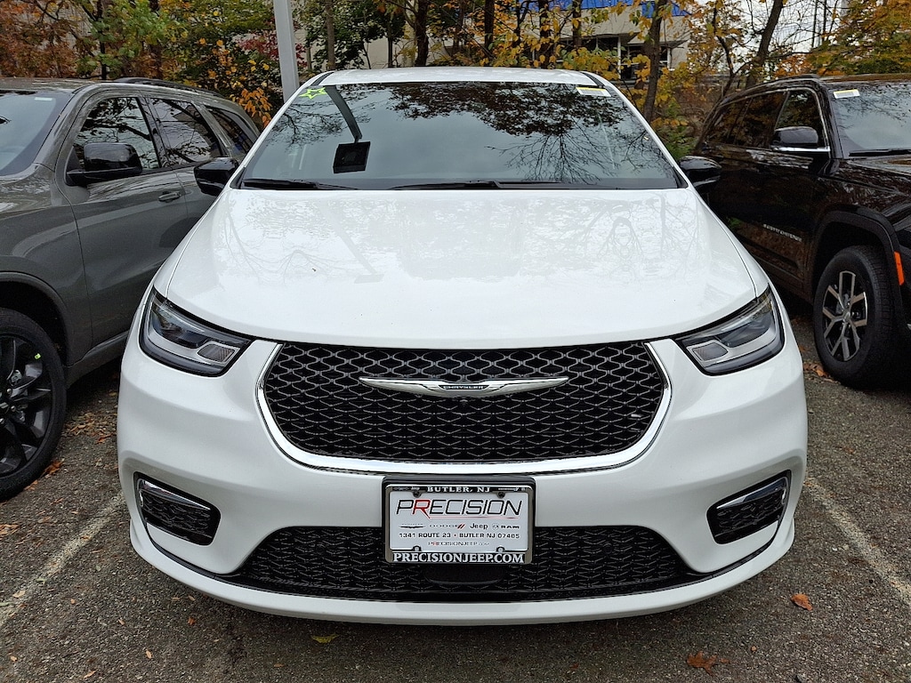 New 2026 Chrysler Pacifica Select AWD Passenger Van