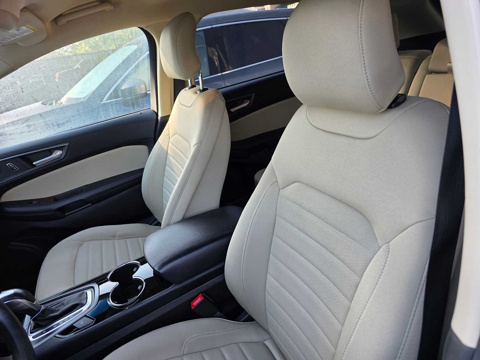 2017 Ford Edge SE photo 3