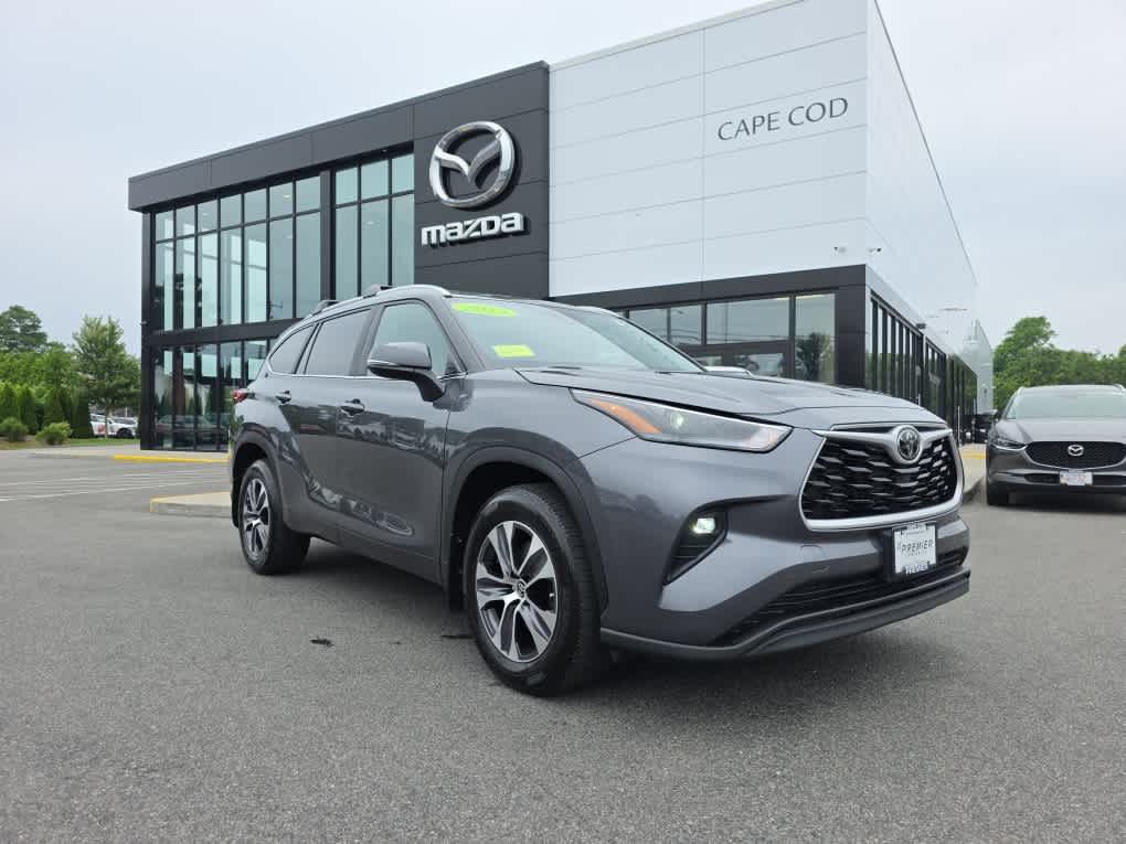 2023 Toyota Highlander XLE photo 2