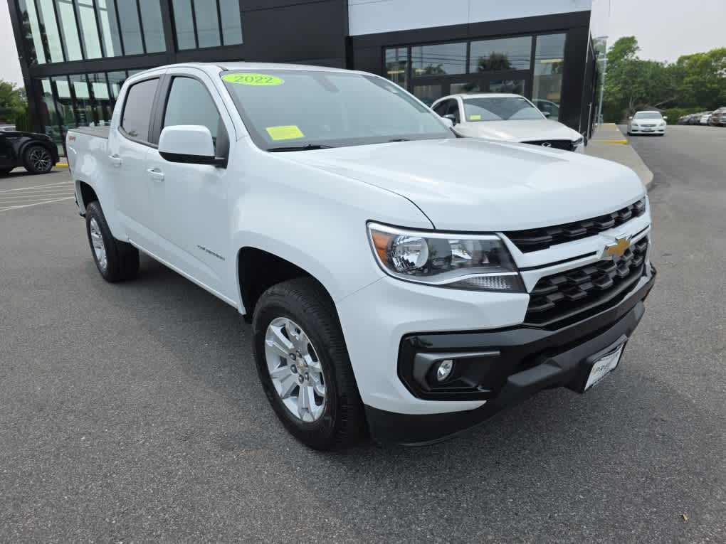 2022 Chevrolet Colorado LT photo 2