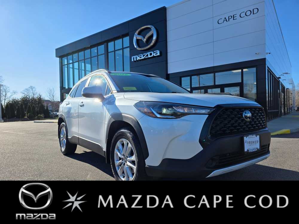 2022 Toyota Corolla Cross LE's photo