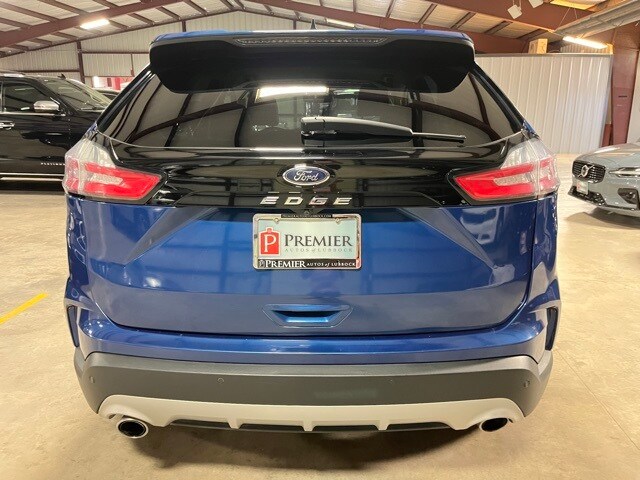 2022 Ford Edge Titanium photo 2