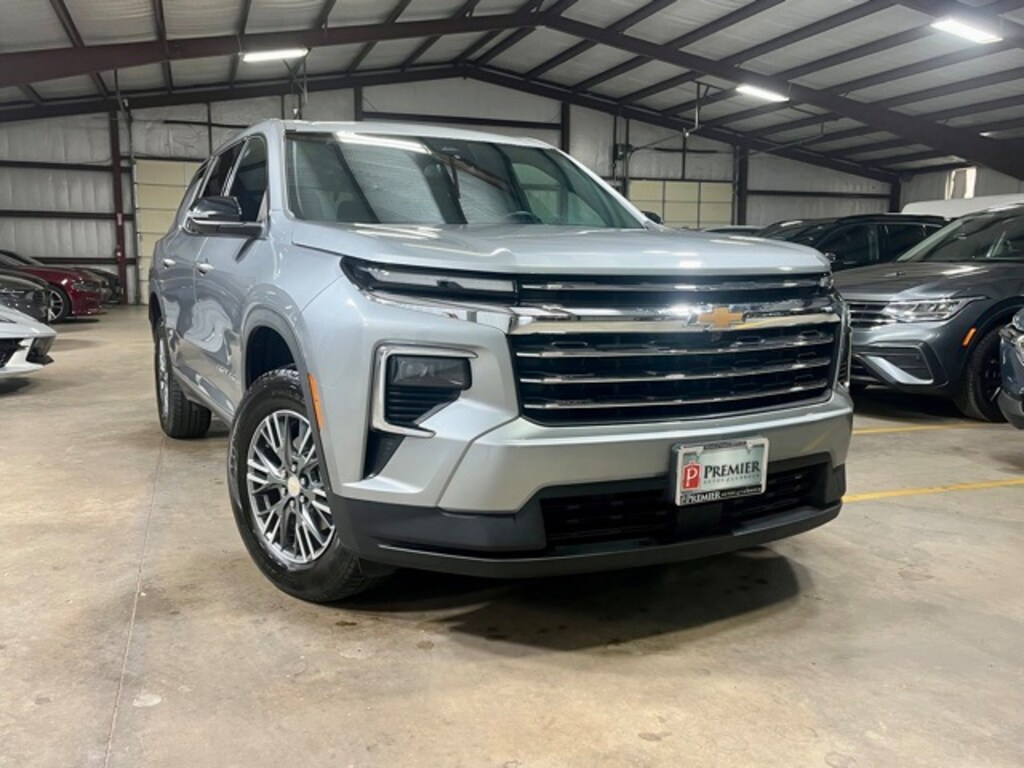 Used 2024 Chevrolet Traverse LT SUV