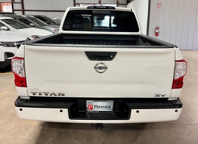 2018 Nissan Titan SV photo 2