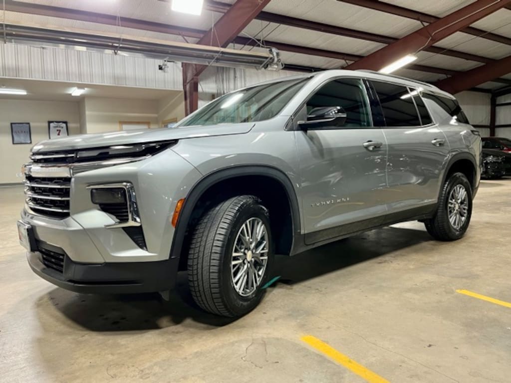 Used 2024 Chevrolet Traverse LT SUV