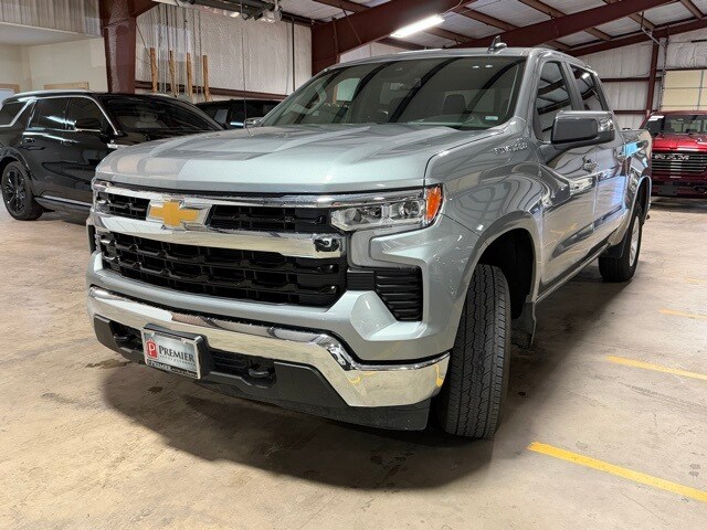 2025 Chevrolet Silverado 1500 LT photo 3