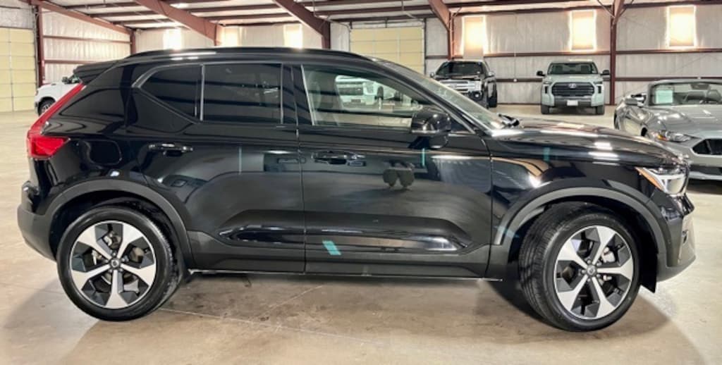 Used 2025 Volvo XC40 B5 Plus Dark Theme SUV