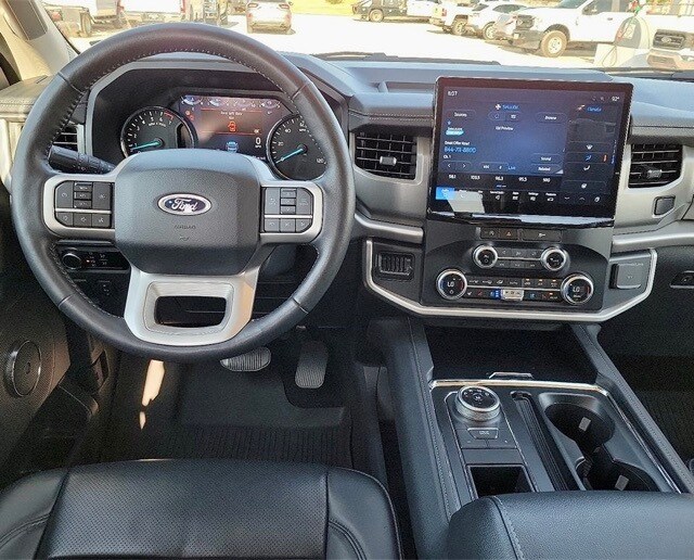 2024 Ford Expedition MAX XLT photo 2