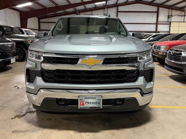 2025 Chevrolet Silverado 1500 LT photo 2