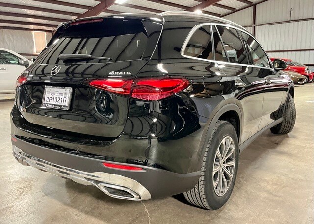 2025 Mercedes Benz GLC 300 4MATIC photo 2