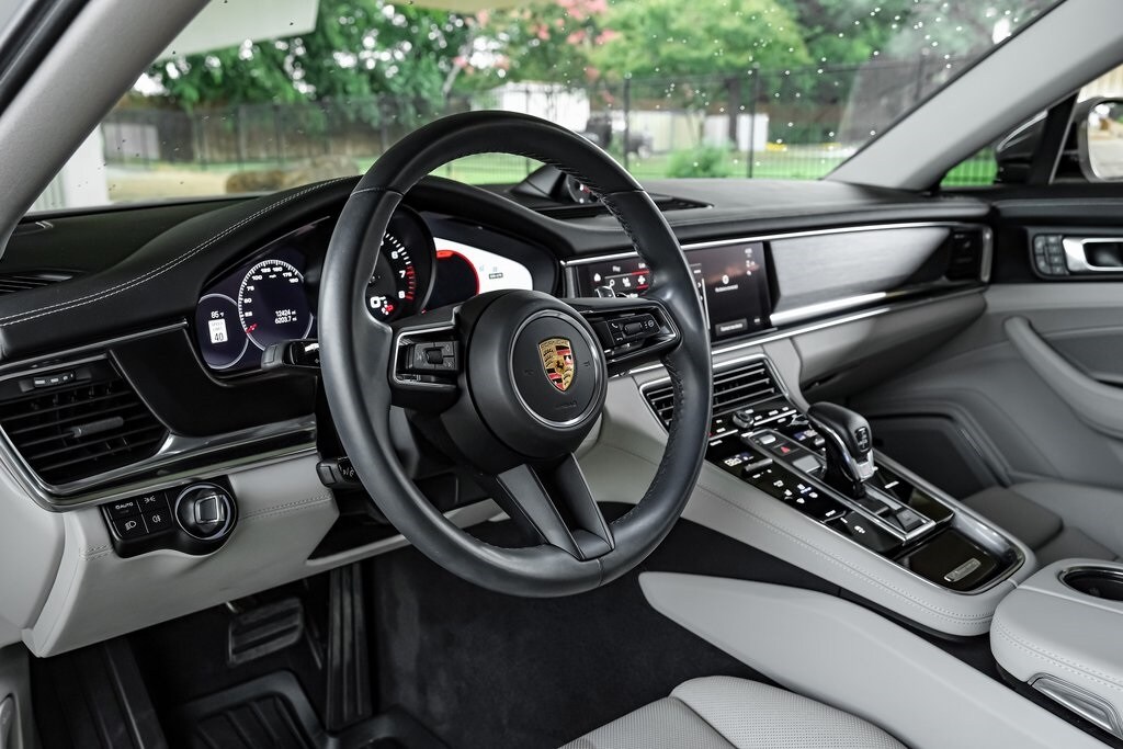 2023 Porsche Panamera 4 Platinum photo 2