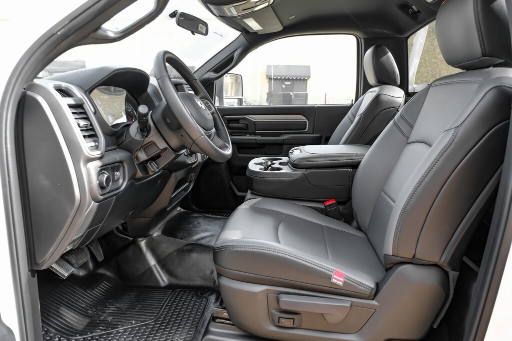 2024 Ram 3500 Tradesman photo 3