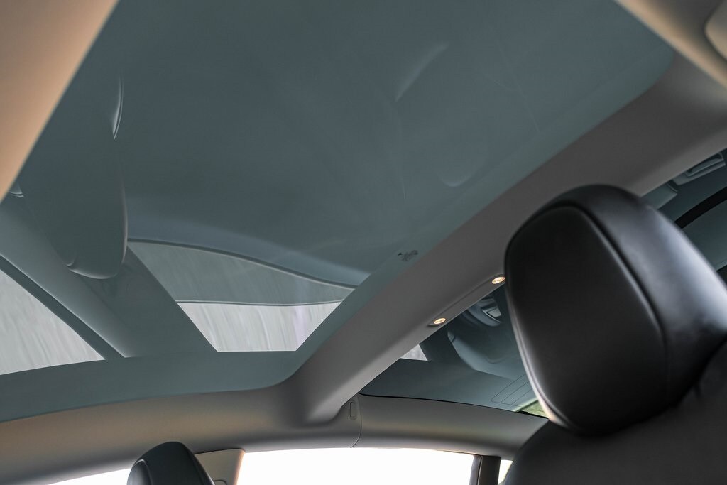 2023 Tesla Model 3 Performance photo 4