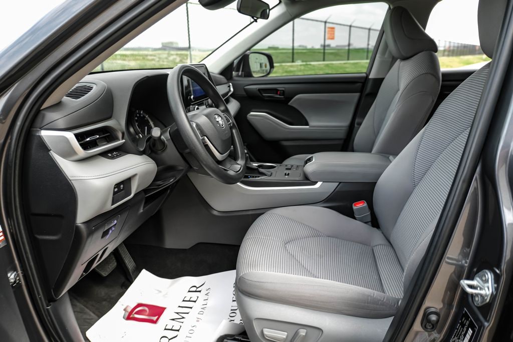 Used 2023 Toyota Highlander L SUV