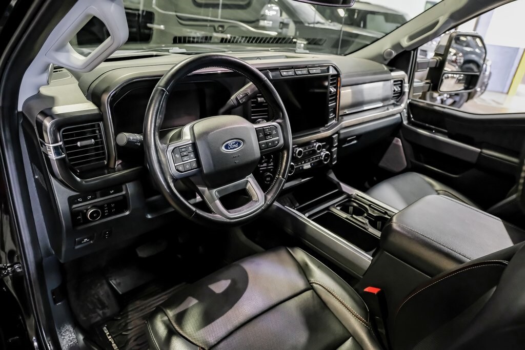 2023 Ford F-450 Lariat photo 2