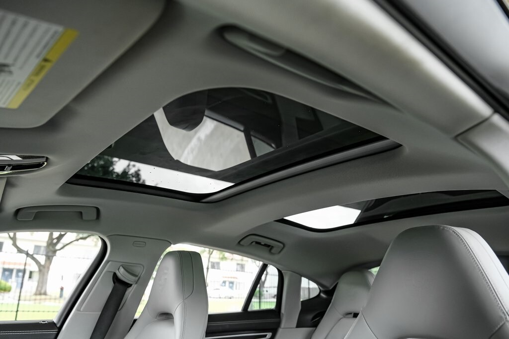 2023 Porsche Panamera 4 Platinum photo 4