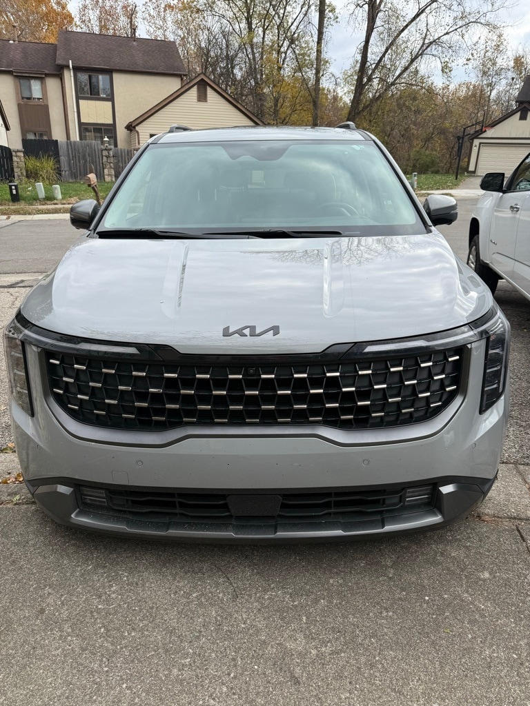 2025 Kia Carnival SX's photo