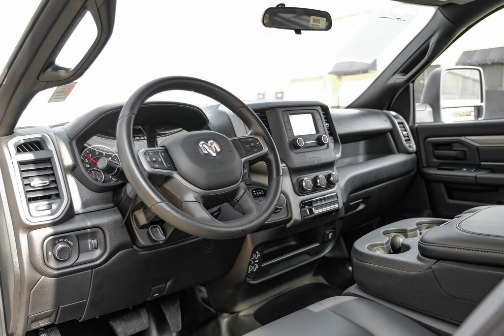 2024 Ram 3500 Tradesman photo 2