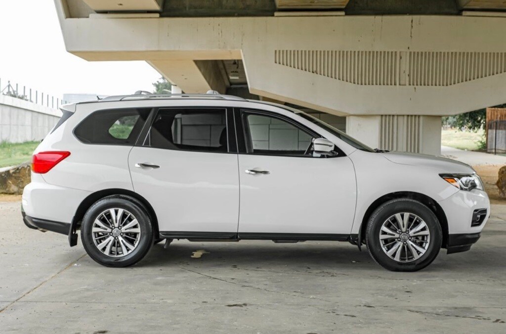 2018 Nissan Pathfinder S photo 2