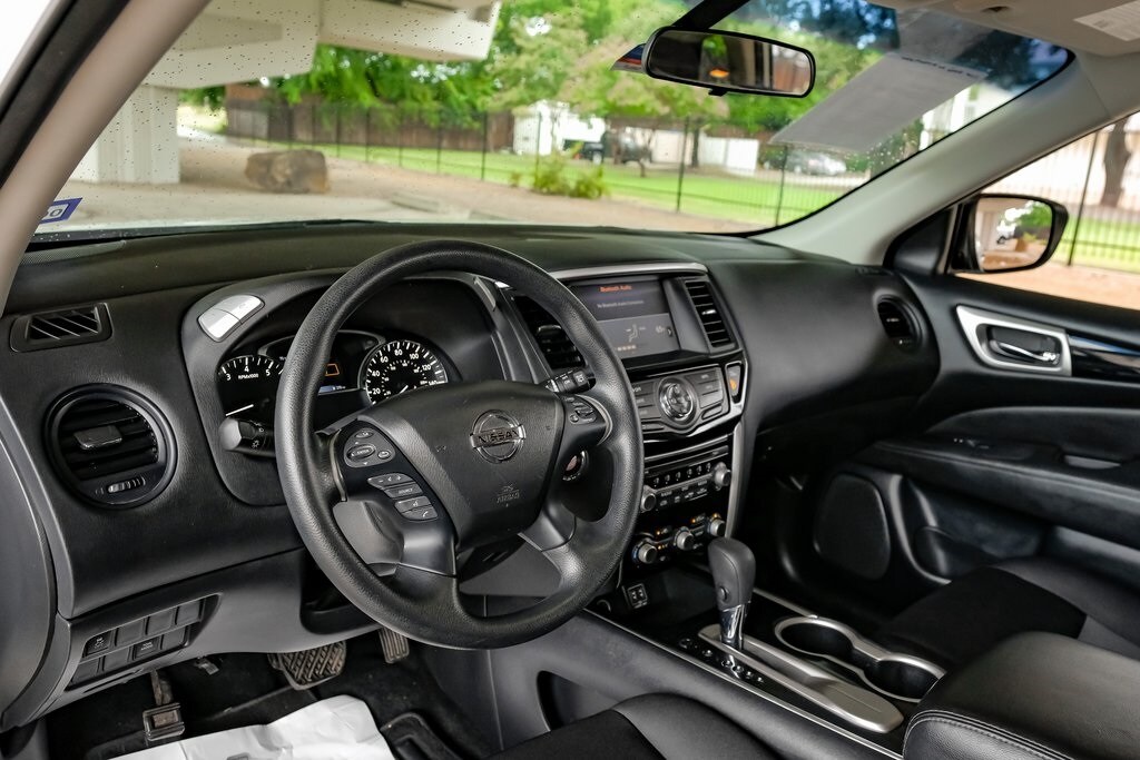 2018 Nissan Pathfinder S photo 2