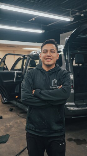 Staff member Luis from ID_64f84280ef26