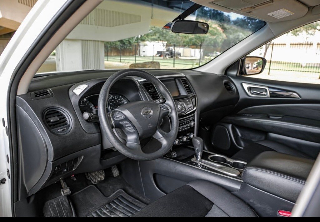 2018 Nissan Pathfinder S photo 2