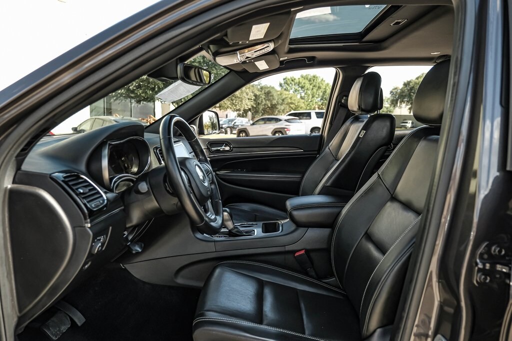 2021 Jeep Grand Cherokee Anniversary Edition photo 3