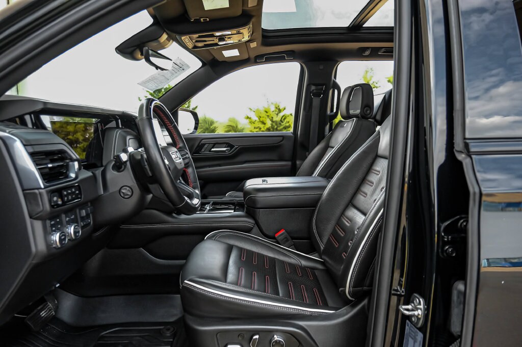 Used 2025 GMC Yukon XL AT4 Ultimate SUV