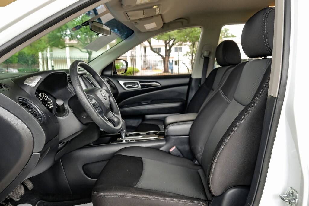 2018 Nissan Pathfinder S photo 3