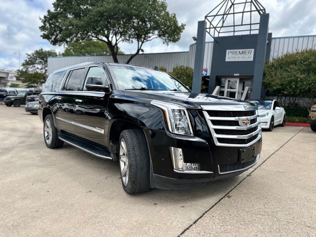 2018 Cadillac Escalade ESV Luxury photo 2