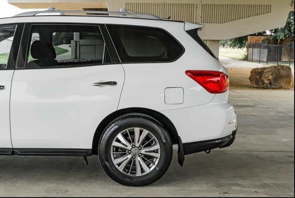 2018 Nissan Pathfinder S photo 2
