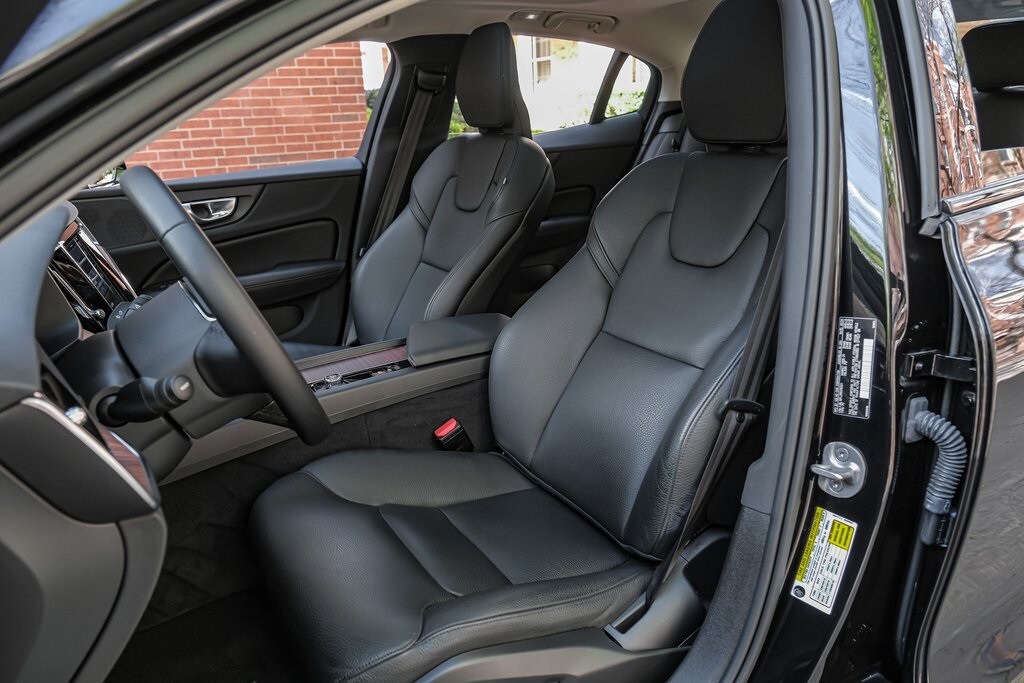 2024 Volvo S60 B5 Plus photo 3