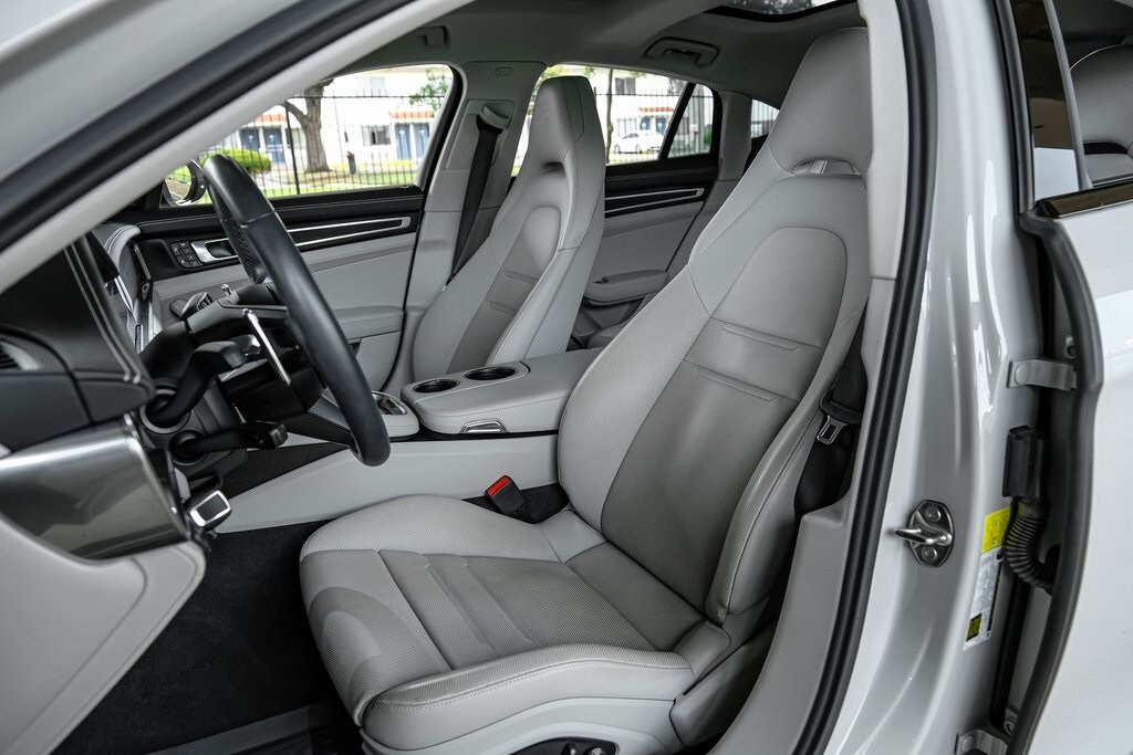 2023 Porsche Panamera 4 Platinum photo 3