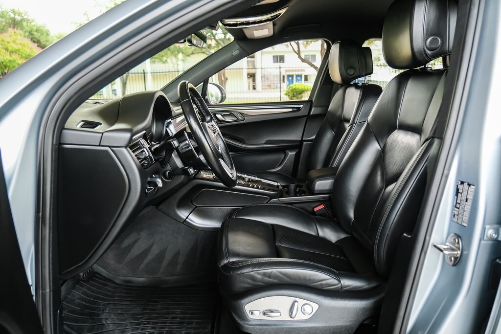 2020 Porsche Macan S photo 2
