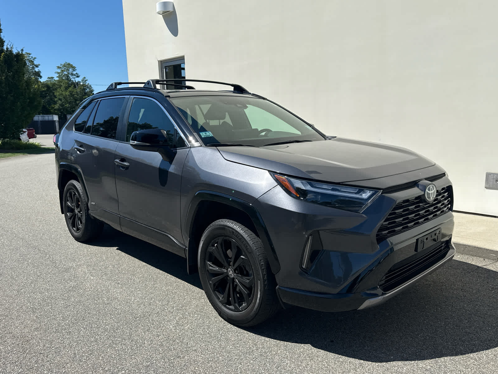 2023 Toyota RAV4 Hybrid XSE photo 2