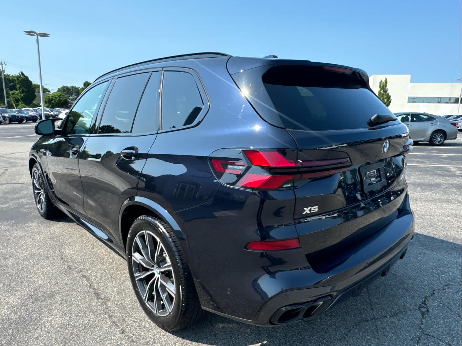 2026 BMW X5 M60i - Photo 6
