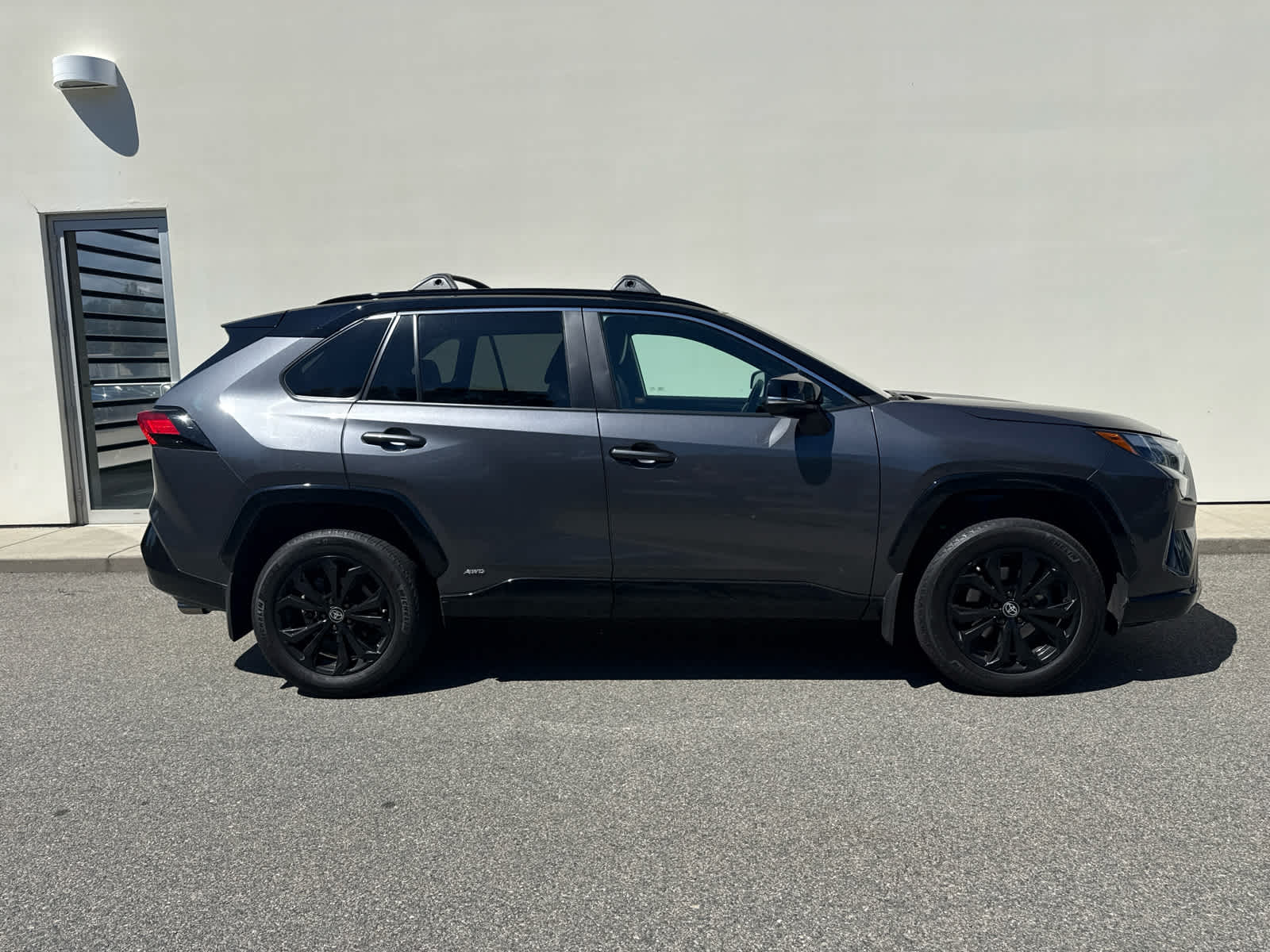 2023 Toyota RAV4 Hybrid XSE photo 3
